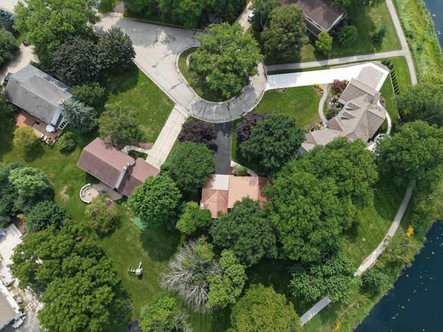 15270 Red Fox LANE, Elm Grove, WI 53122
