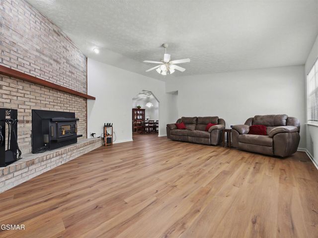 786 Pine Mountain Road, Pigeon Forge, TN 37863