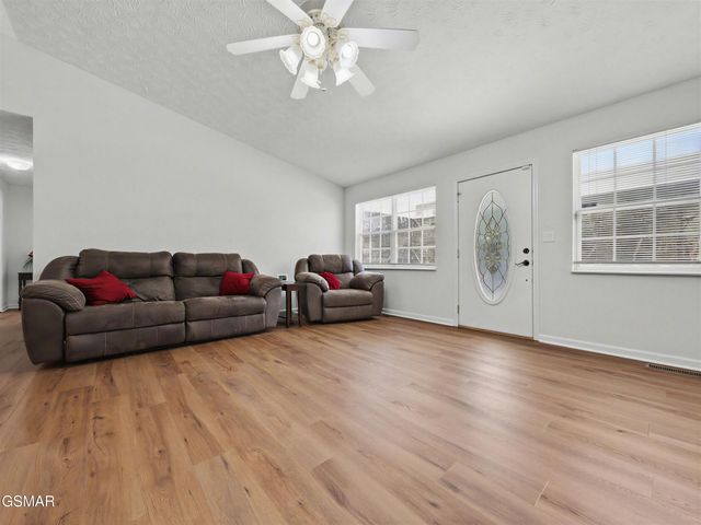 786 Pine Mountain Road, Pigeon Forge, TN 37863