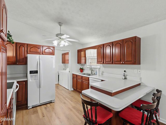 786 Pine Mountain Road, Pigeon Forge, TN 37863