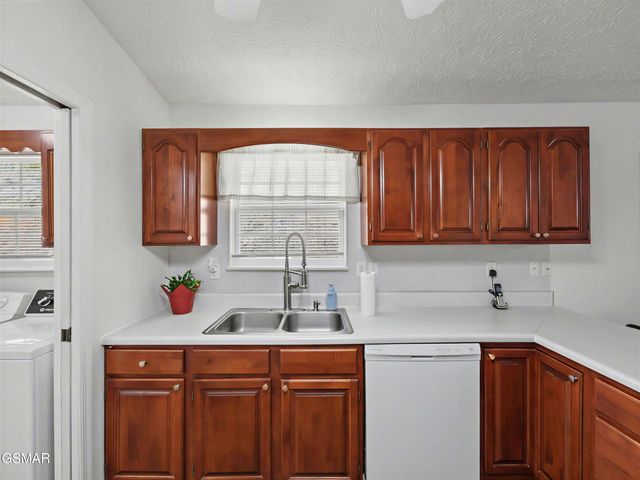 786 Pine Mountain Road, Pigeon Forge, TN 37863