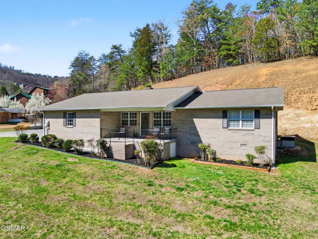786 Pine Mountain Road, Pigeon Forge, TN 37863