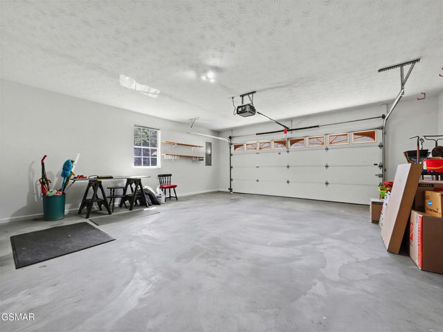 786 Pine Mountain Road, Pigeon Forge, TN 37863