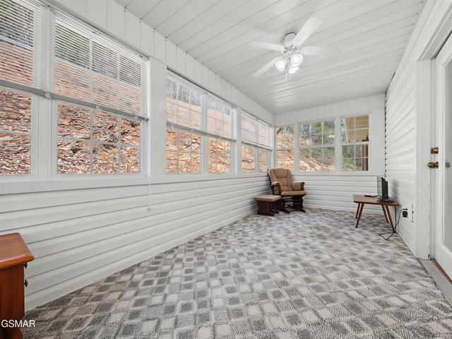 786 Pine Mountain Road, Pigeon Forge, TN 37863