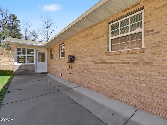 786 Pine Mountain Road, Pigeon Forge, TN 37863