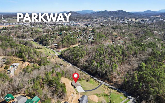 786 Pine Mountain Road, Pigeon Forge, TN 37863