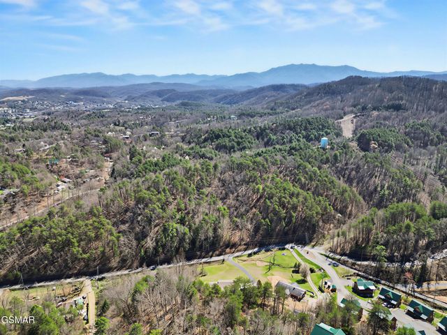 786 Pine Mountain Road, Pigeon Forge, TN 37863