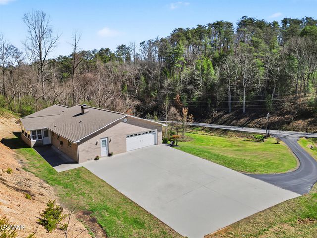 786 Pine Mountain Road, Pigeon Forge, TN 37863