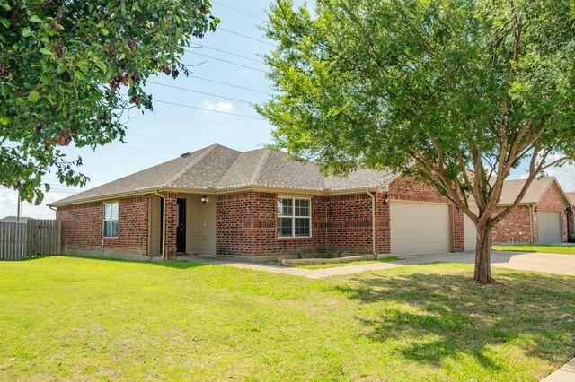 324 Broken Bow Drive, Krum, TX 76249