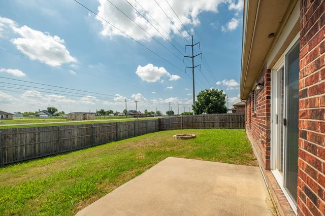 324 Broken Bow Drive, Krum, TX 76249