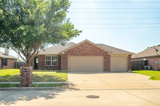 324 Broken Bow Drive, Krum, TX 76249