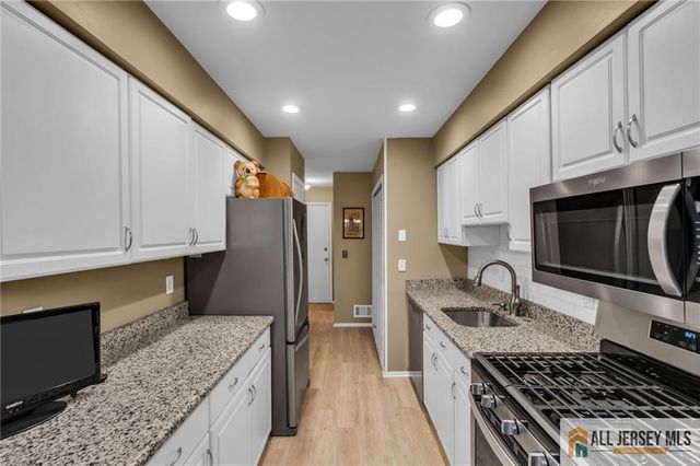 1 Manor Drive, Hillsborough, NJ 08844