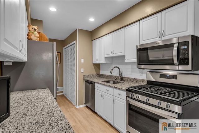 1 Manor Drive, Hillsborough, NJ 08844