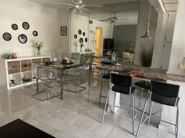 541 Blue Heron Dr 215, Hallandale Beach, FL 33009