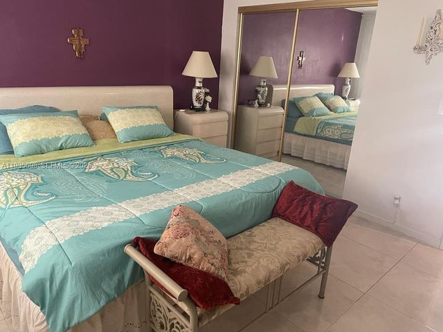 541 Blue Heron Dr 215, Hallandale Beach, FL 33009