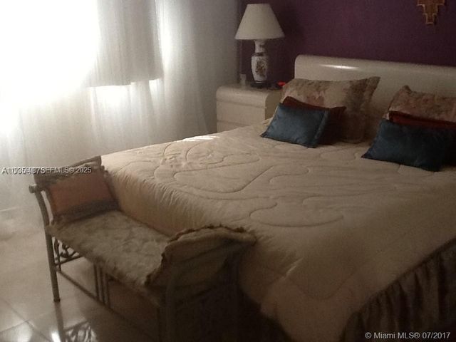 541 Blue Heron Dr 215, Hallandale Beach, FL 33009