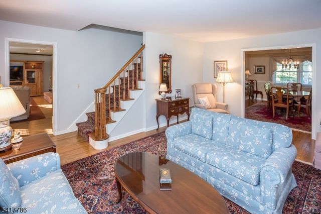 10 Torlish Gate, Raritan Boro, NJ 08869