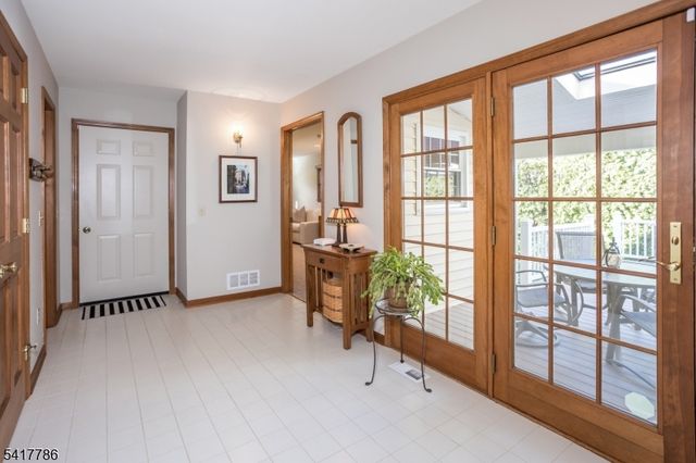 10 Torlish Gate, Raritan Boro, NJ 08869