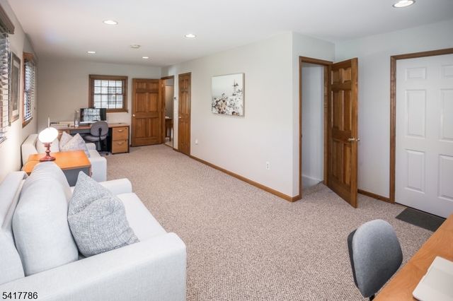 10 Torlish Gate, Raritan Boro, NJ 08869