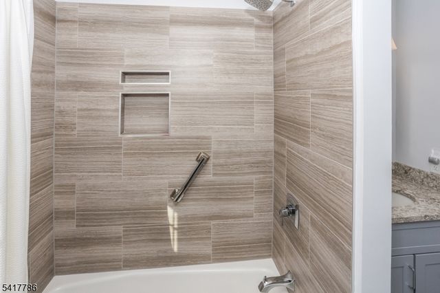 10 Torlish Gate, Raritan Boro, NJ 08869