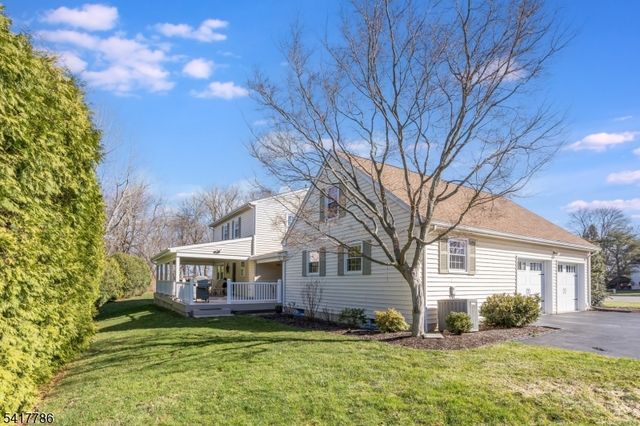 10 Torlish Gate, Raritan Boro, NJ 08869