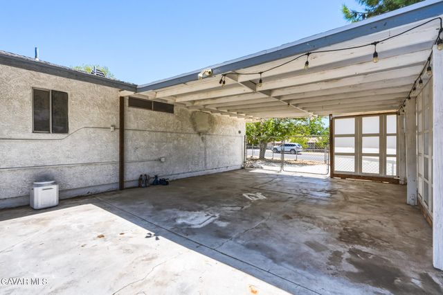 17307 Longmeadow Avenue, Lake Los Angeles, CA 93591