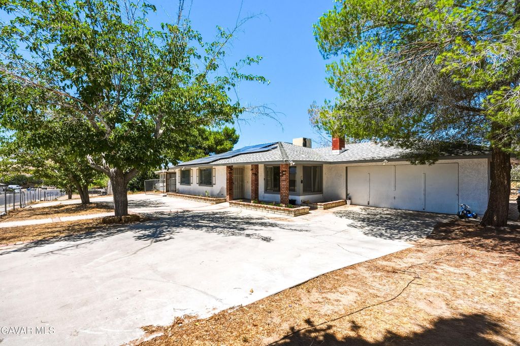 17307 Longmeadow Avenue, Lake Los Angeles, CA 93591