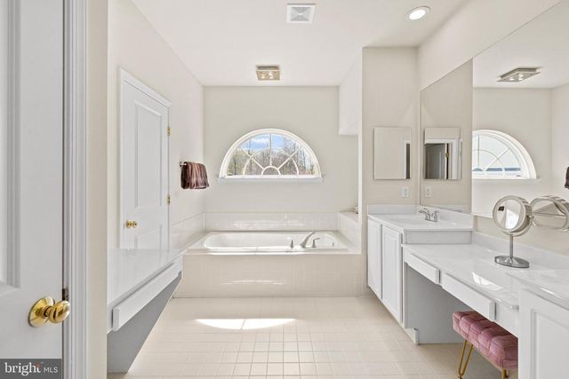 7153 COMRIE CT, Warrenton, VA 20187