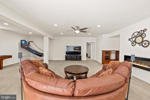 7153 COMRIE CT, Warrenton, VA 20187