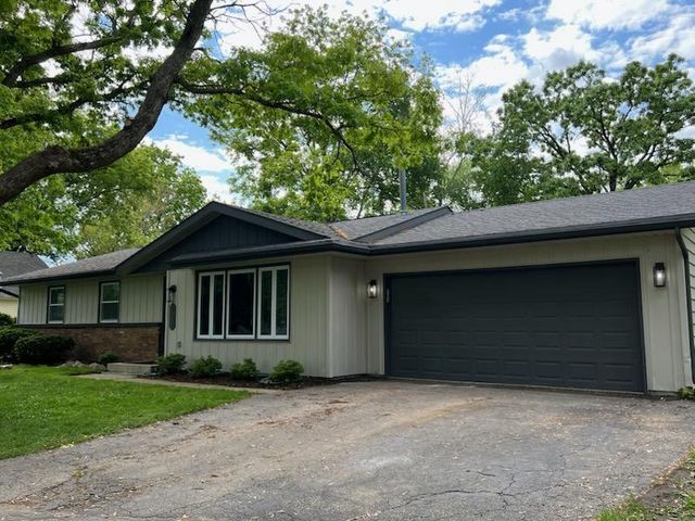 233 Inlet Shore DRIVE, Delavan, WI 53115