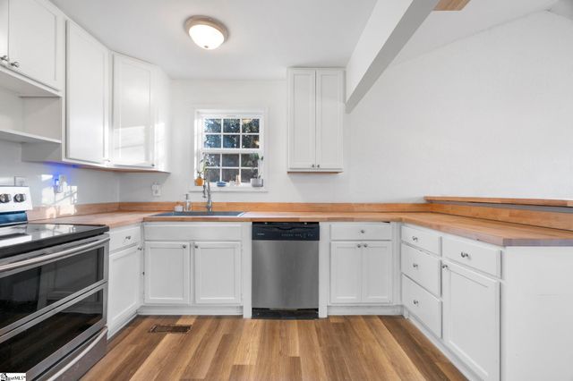 3 Fairlane Circle, Greenville, SC 29607