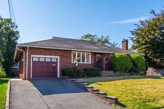 15 Saint Michaels Pl, Clifton City, NJ 07013