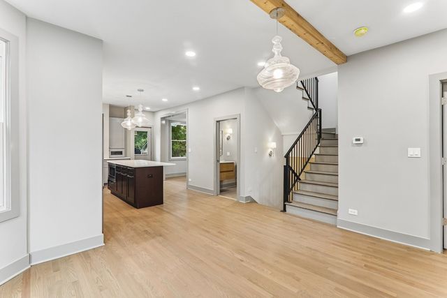 819 Mapleton Avenue, Oak Park, IL 60302