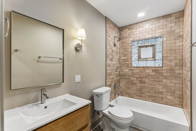 819 Mapleton Avenue, Oak Park, IL 60302