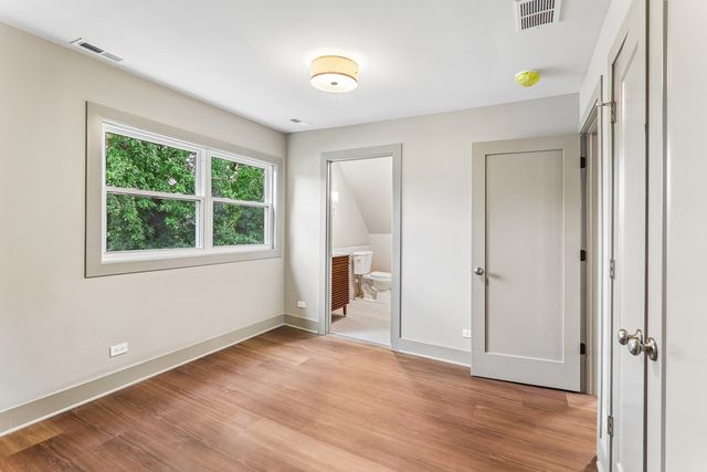 819 Mapleton Avenue, Oak Park, IL 60302