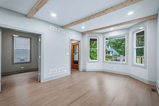 819 Mapleton Avenue, Oak Park, IL 60302