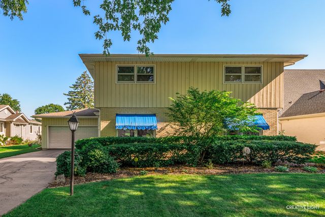 713 Burning Tree Lane, Naperville, IL 60563