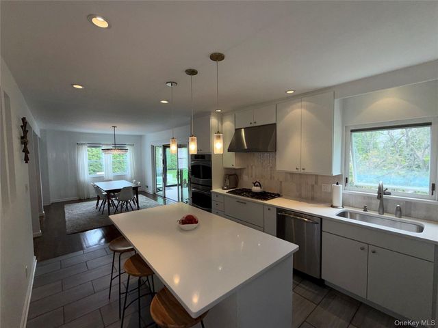 187 Thornbury Road, Scarsdale, NY 10583
