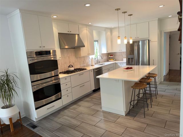 187 Thornbury Road, Scarsdale, NY 10583