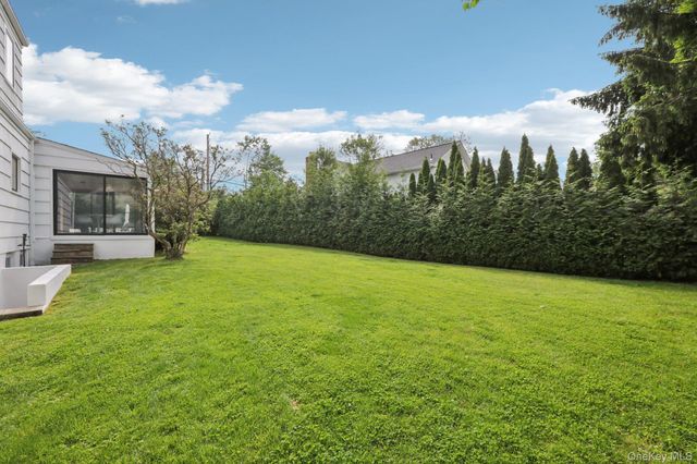 187 Thornbury Road, Scarsdale, NY 10583