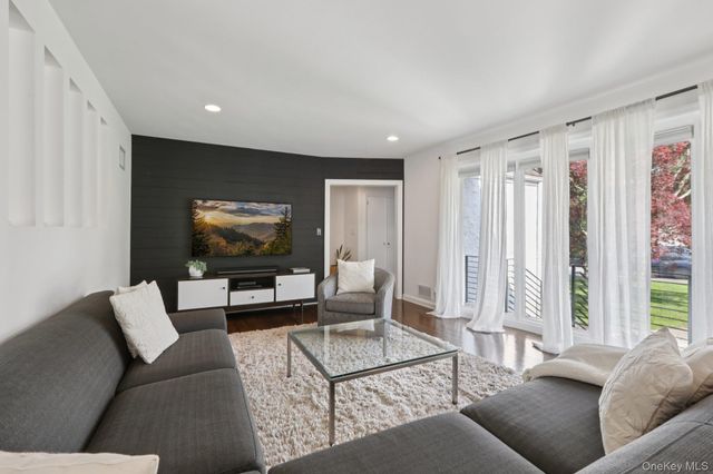 187 Thornbury Road, Scarsdale, NY 10583