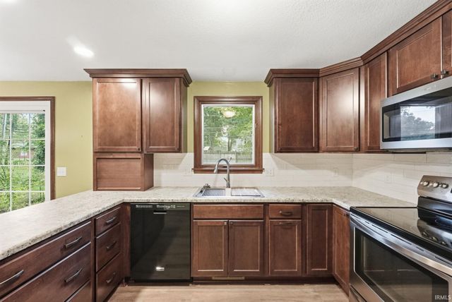 1612 Benham Drive, Fort Wayne, IN 46815