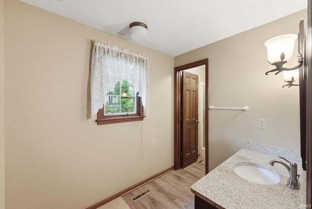 1612 Benham Drive, Fort Wayne, IN 46815