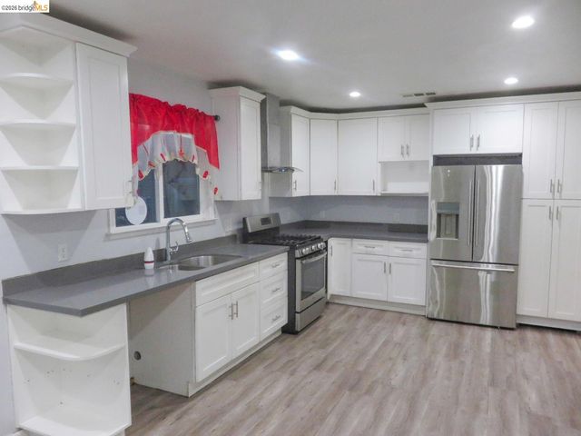 1649 72Nd Ave, Oakland, CA 94621