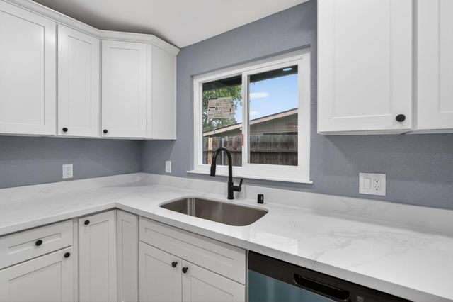 6568 Juneau Way, North Highlands, CA 95660