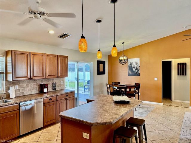 213 SW 10th TER, Cape Coral, FL 33991