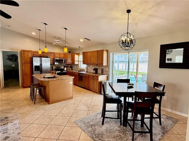 213 SW 10th TER, Cape Coral, FL 33991
