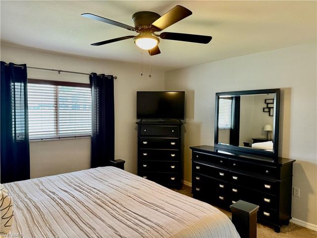 213 SW 10th TER, Cape Coral, FL 33991