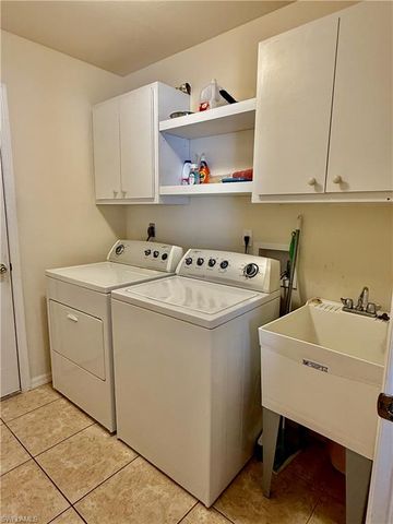 213 SW 10th TER, Cape Coral, FL 33991