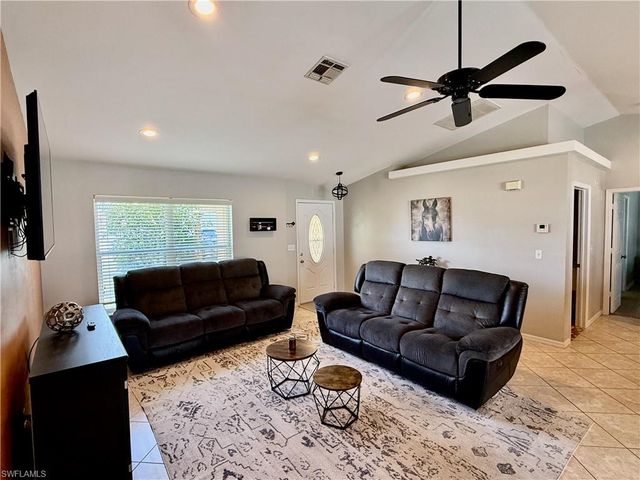 213 SW 10th TER, Cape Coral, FL 33991
